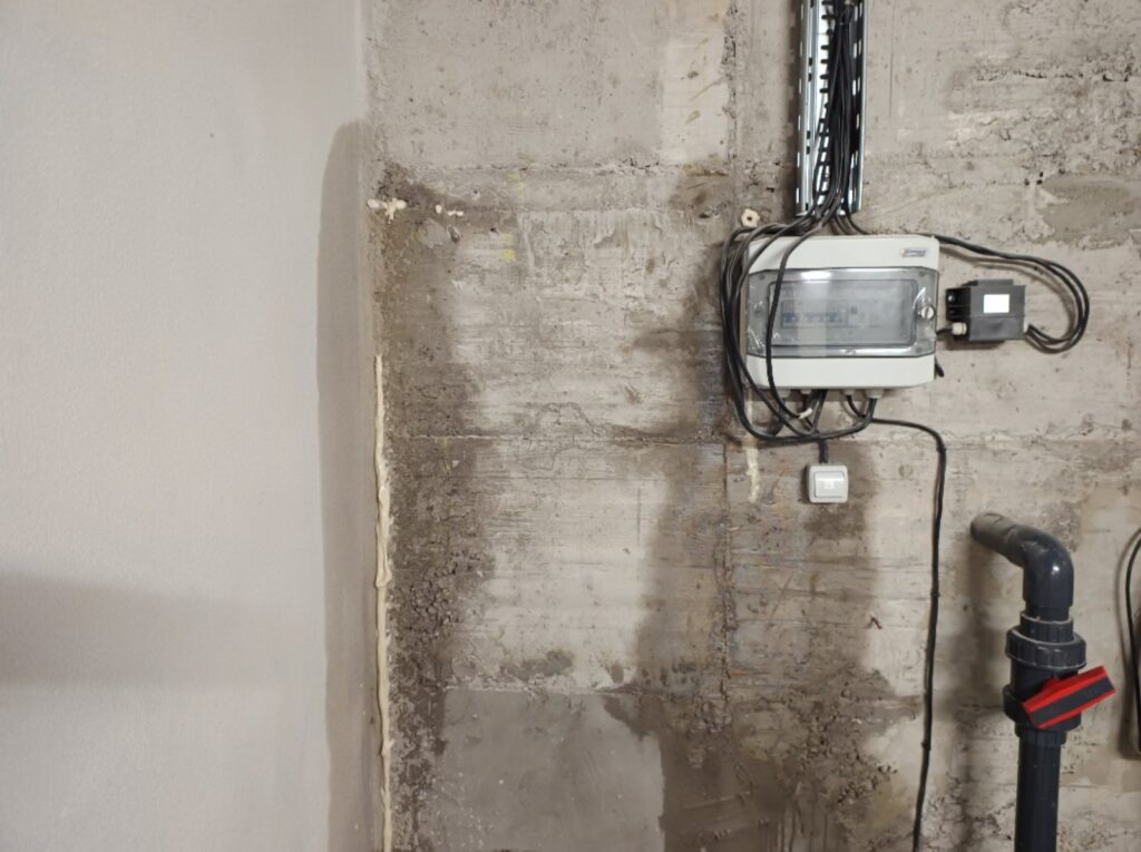 Спиране на теч от пукнатини в бетона Stopping leaks from cracks in concrete